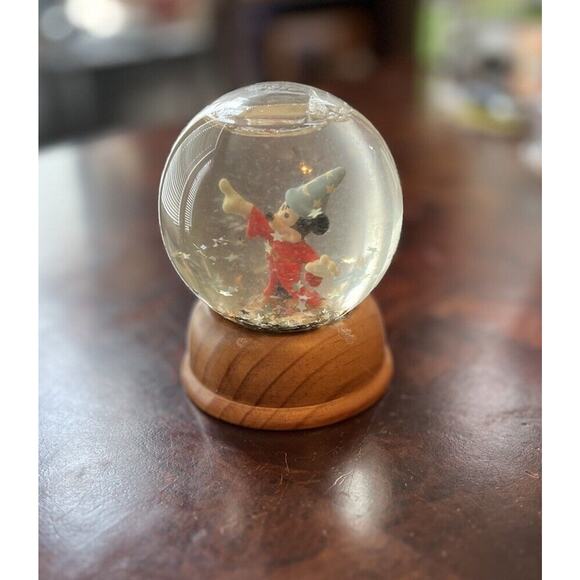 First Limited Edition Disney Crystal Snow Globe Collection Mickey Mouse Stars - Picture 2 of 11